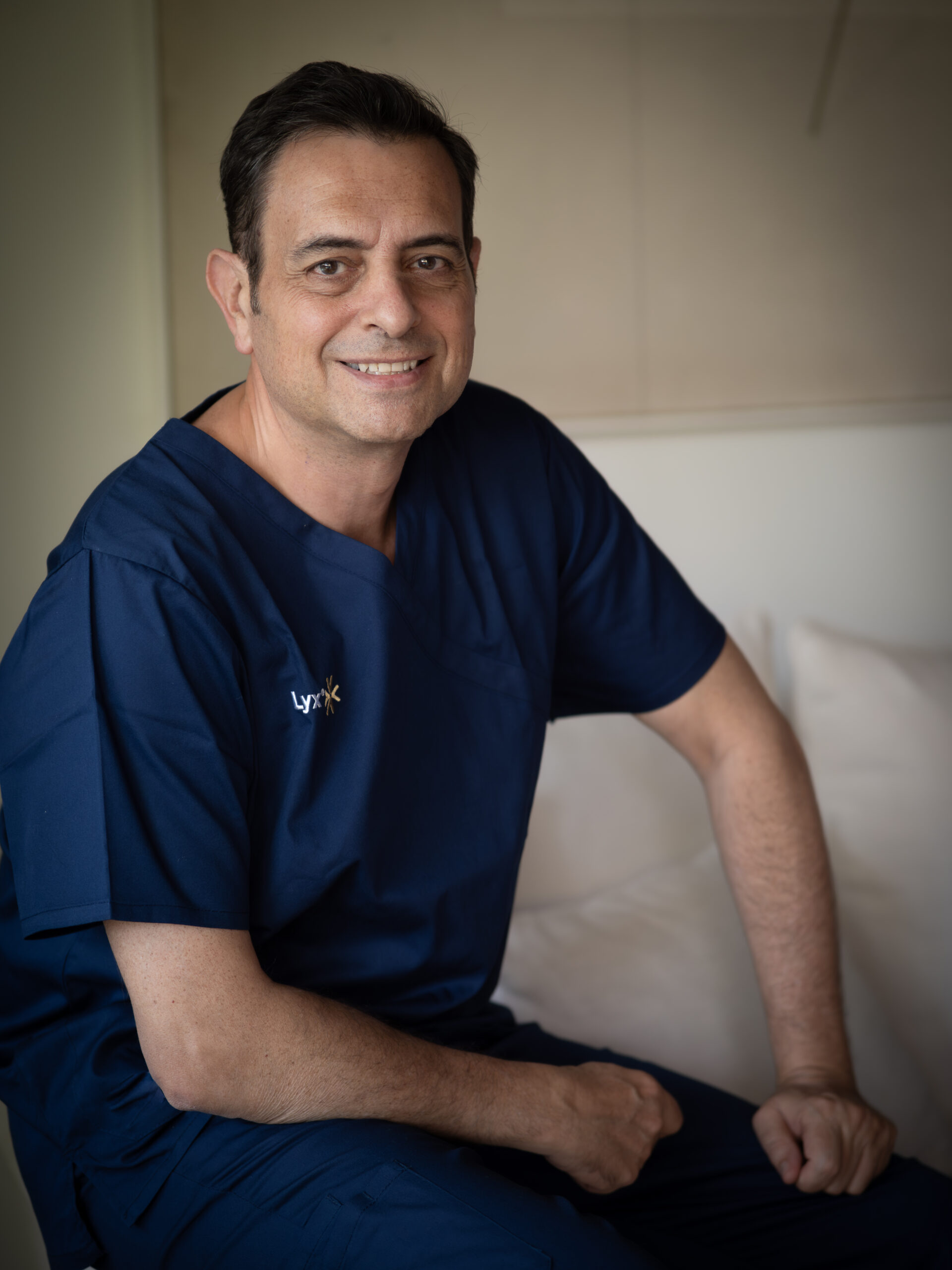 Dr. Carlos Balmori, urólogo especialista en medicina sexual y fertilidad masculina en Madrid